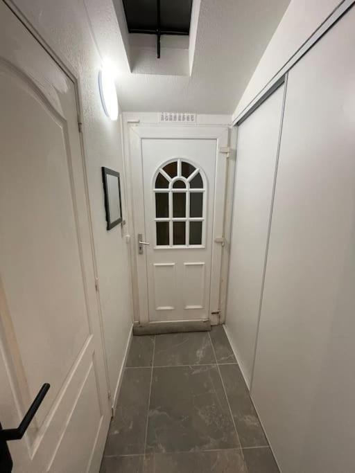 Charmant Appartement Americain サン＝ドニ エクステリア 写真